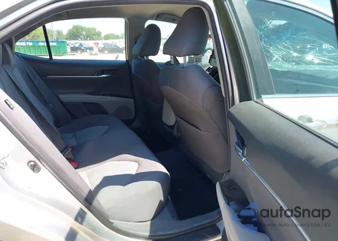 2018 Toyota Camry L z USA, uszkodzony, nr VIN 4T1B11HK4JU065652